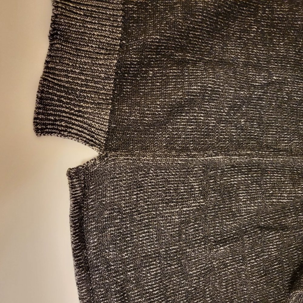 H&M Sweater - Picture 3 of 4